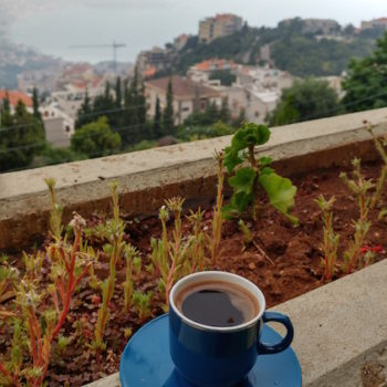 لهجة تناقض تعارض تضارب مكبر الصوت  White Coffee (Ahweh Bayda) - Taste of Beirut